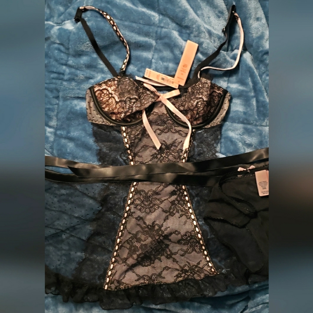 Nwt Victoria's secret black and pink lingerie set